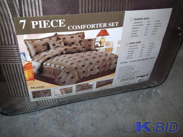 lot 27 image: 7 Piece King Size Comforter Set -Ne...