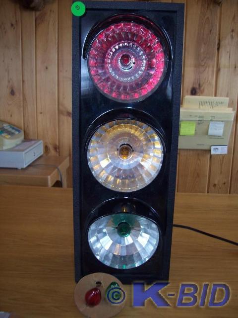 lot 5 image: Stop Light Sign -Works