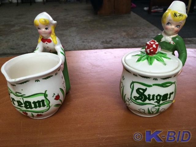 Such a cute cream and sugar set by ...