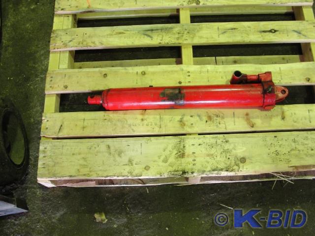 1 Red Jack for Tilt Bed Trailer