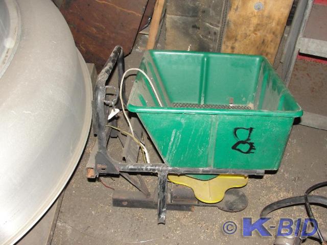 Lawn Fertilizer  Seeder fits in re...