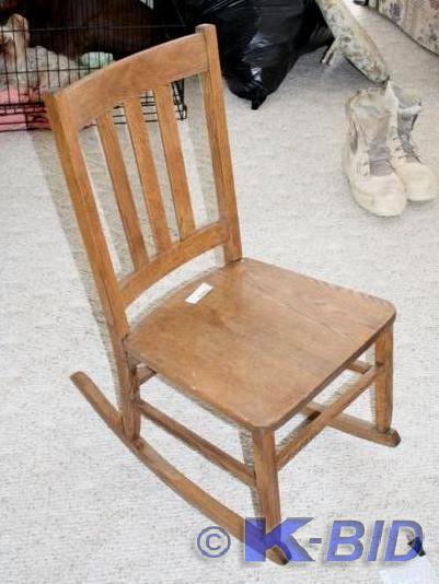 lot 114 image: Antique vintage oak rocker one rear...