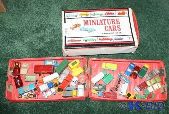 lot 130 image: Mattel Miniature Cars Hot W...