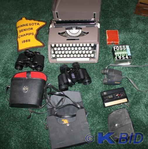 lot 138 image: Bushnell binoculars Holiday binocul...