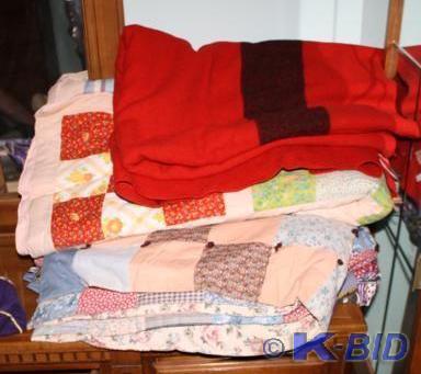 lot 140 image: Hudson Bay Point blanket , red 4 mo...