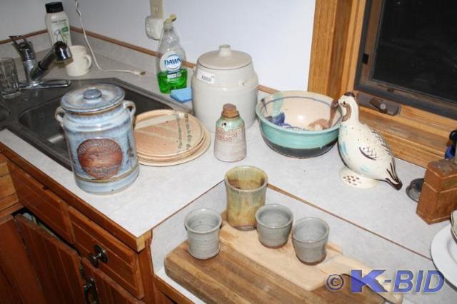 lot 142 image: Pottery