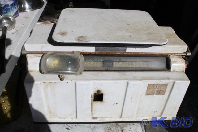 lot 15 image: Antique Dayton Commercial Scale 24x...