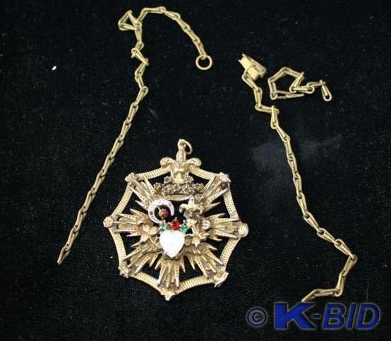 lot 161 image: Beautiful necklace pendant  