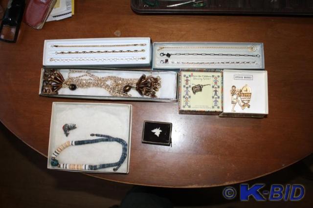 lot 170 image: Jewelry Sterling silver necklace sa...