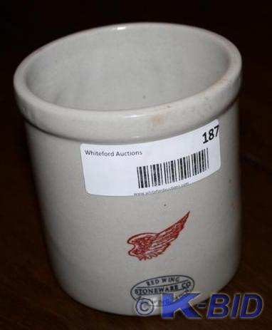 lot 187 image: Rare Tiny Redwing crock 5.5 tall