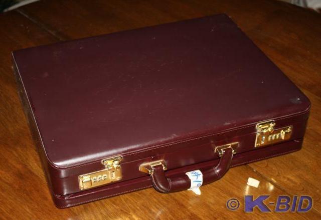 lot 190 image: Nice briefcase 18x16x2