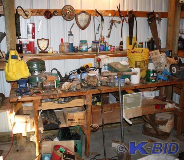 lot 228 image: Items on work bench and shelves (Do...