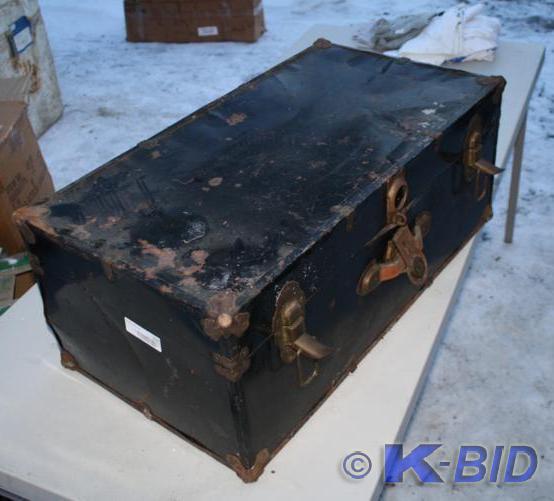 lot 236 image: vintage trunk 36x18x12
