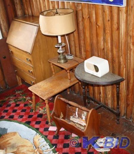 lot 279 image: Vintage Sentinel tube radio and Fur...