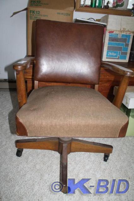 lot 293 image: Vintage desk chair