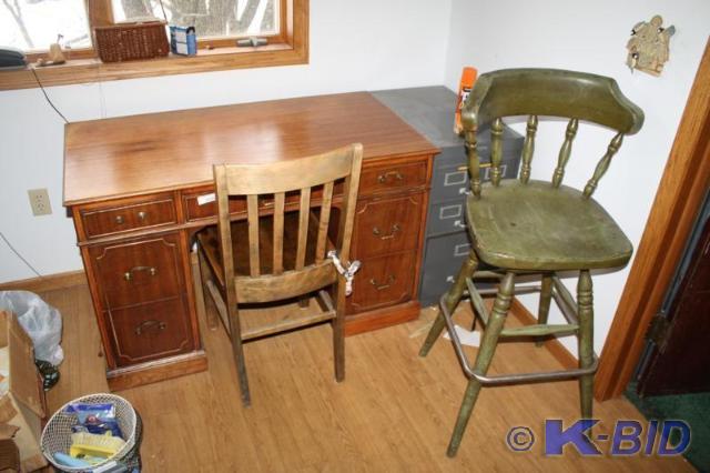 lot 297 image: Vintage desk and 3 chairs This desk...