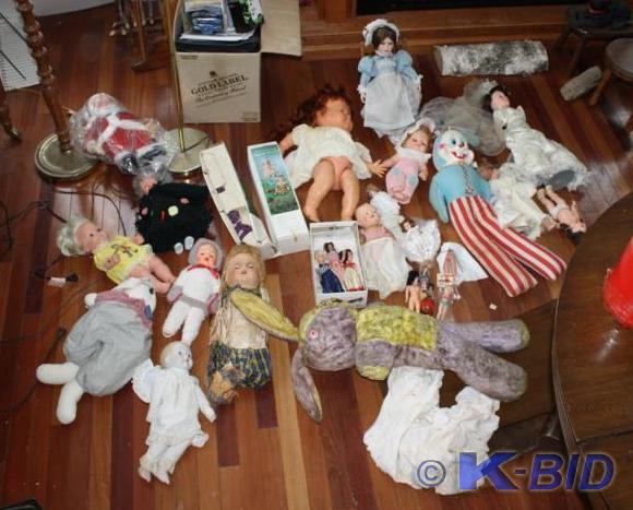 lot 300 image: Huge Antique and vintage group of d...