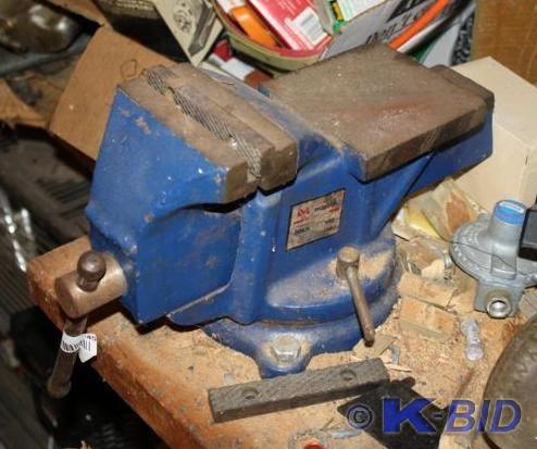 lot 327 image: 5 Mighty Bench Vice, bring tools t...