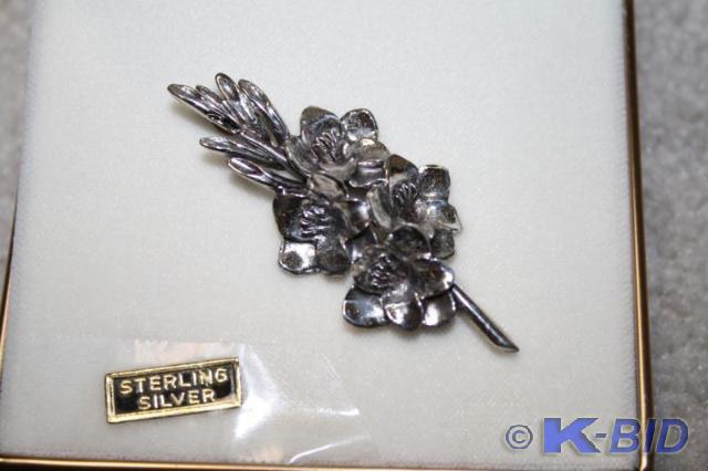 lot 331 image: Lady Coventry sterling silver brooc...