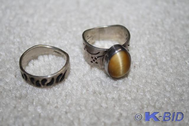 lot 332 image: 2 vintage Roach2 sterling silver ri...