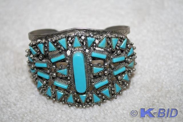 lot 333 image: Jewelry bracelet Call Bruce to vie...