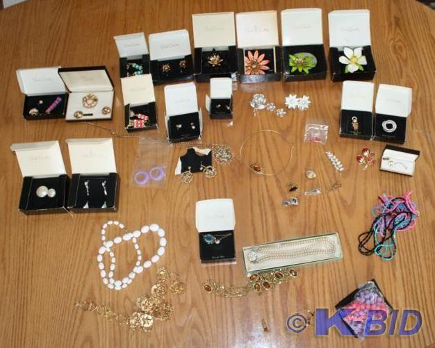 lot 343 image: Large lot of Sarah Coventry jewelry...