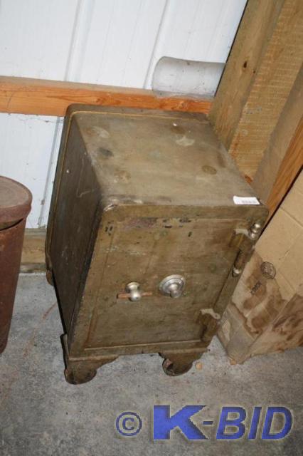 lot 352 image: Safe , but no combination 24x16x16