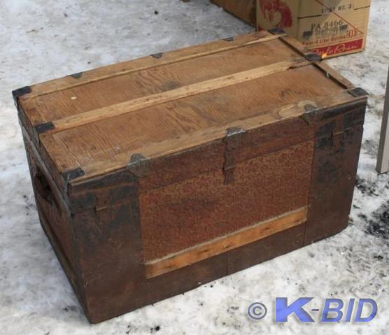 lot 353 image: Antique or Vintage steamer type tru...