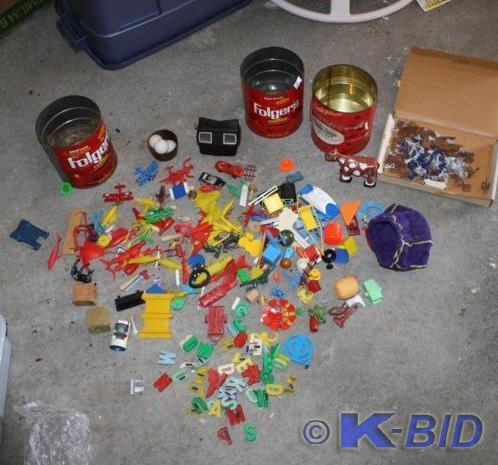 lot 44 image: Lot of vintage toys Hot Wheels Cor...