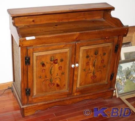 lot 65 image: Vintage Magnavox wood stereo cabine...