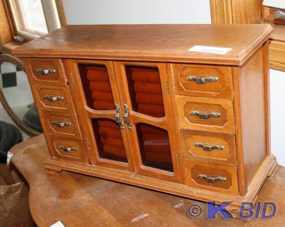 lot 82 image: Wood jewelry cabinet 20x12x7 conten...