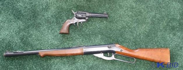 lot 94 image: 2 Daisy BB guns in working conditio...
